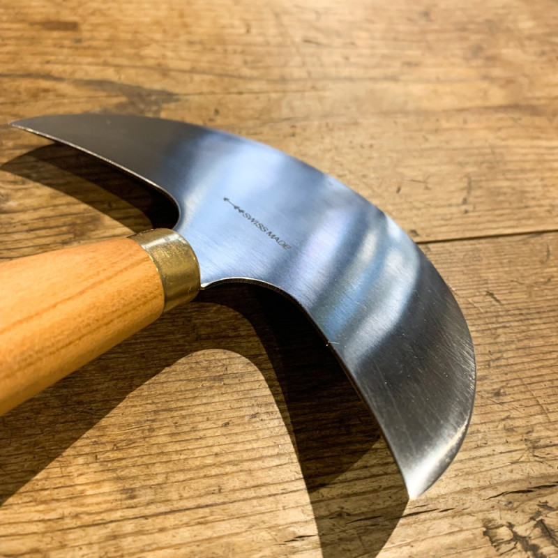 Halfmoon knife for leather