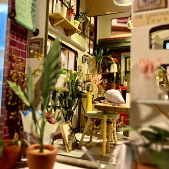 Miniature flower store