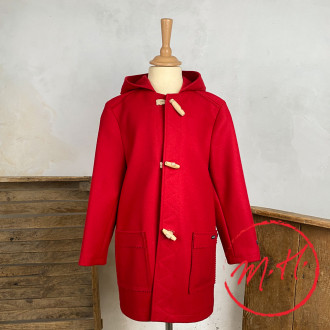 Manteau rouge à capuche