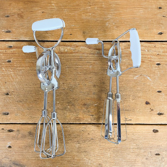 Stainless steel whisk with crank