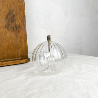 Oil lamp with striated sphere