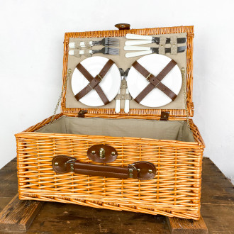 Wicker picnic basket for 4 people