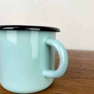 Mug en émail bleu pastel liseré noir