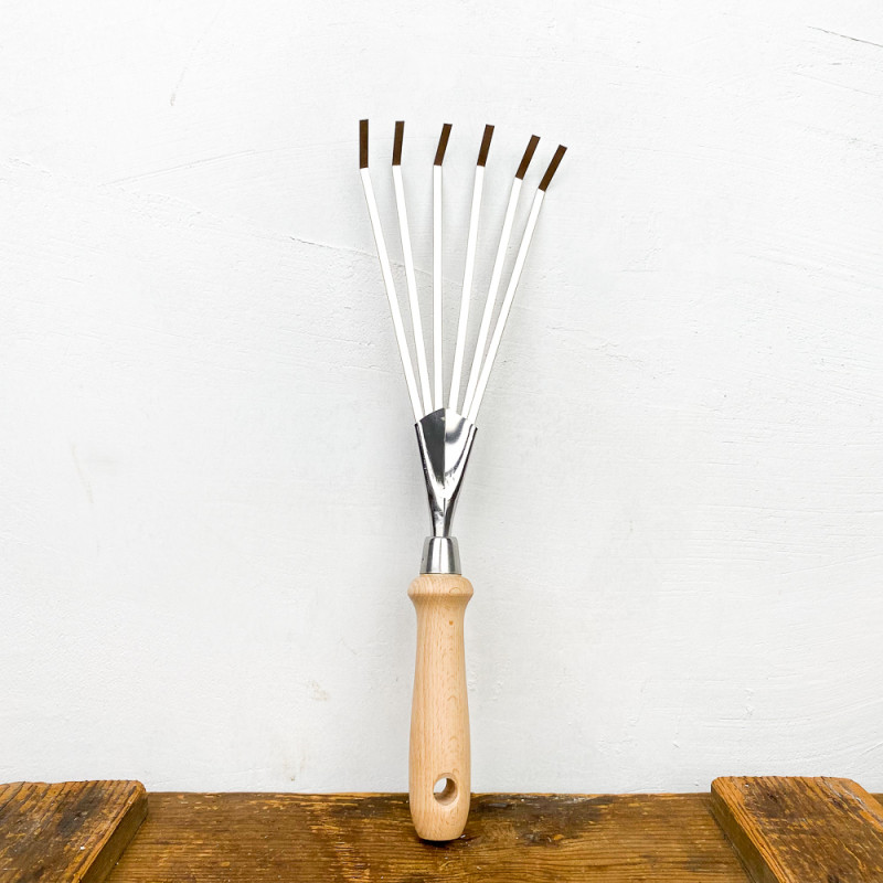 Flexible hand rake with wooden handle