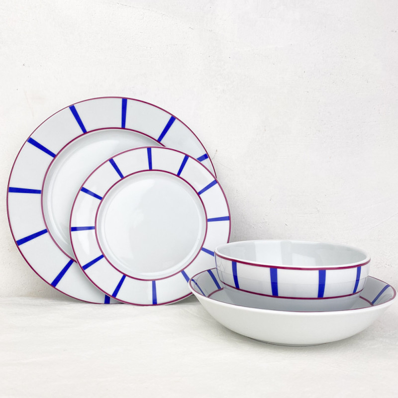 Red and blue dessert plate