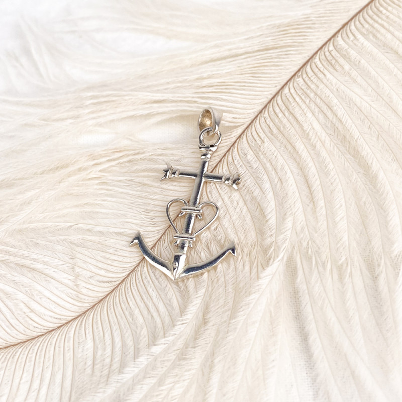 Camargue cross pendant decorated with silver