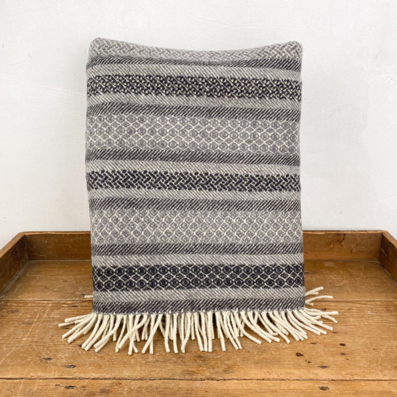 Black striped wool blanket 150x200cm