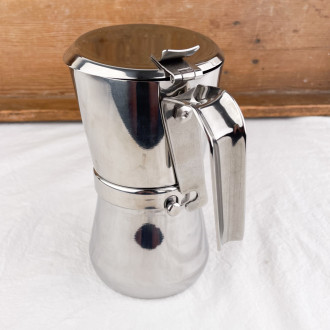 Italian coffeemaker with twist lock handle