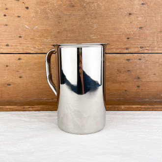 Stainless steel pitcher with ice cube catcher