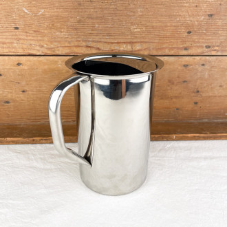 Stainless steel pitcher with ice cube catcher