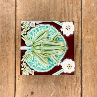 Frog and water lilies ceramic box