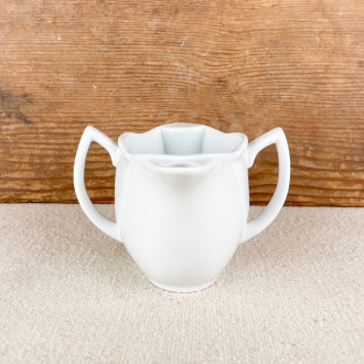 Porcelain fat / lean gravy boat