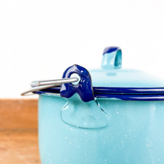 Stock pot with handle in turquoise enamel