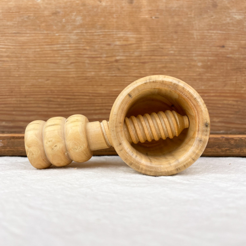 Boxwood screw nutcracker