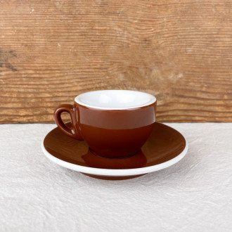 Tasse de bar brune et sa sous-tasse