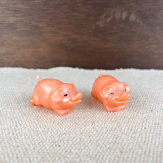 deux petits cochons magnétiques amoureux