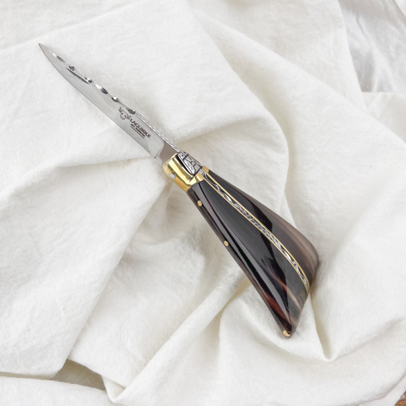 Bra knife horn