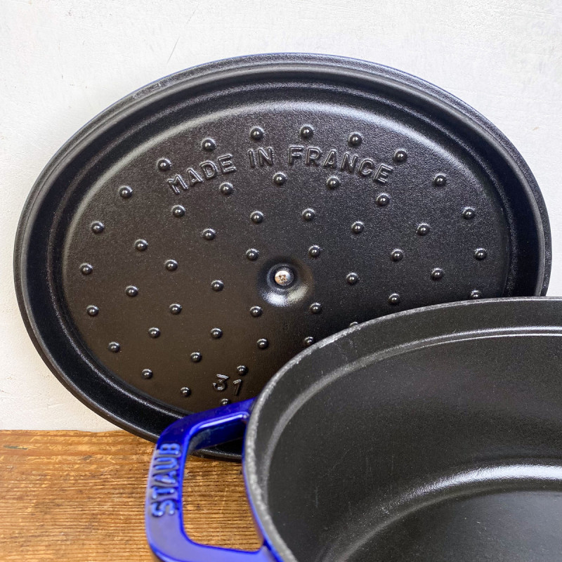 COCOTTE EN FONTE Émaillée Paul Bocuse Bleu 24 Cm De Diamètre Abîmée