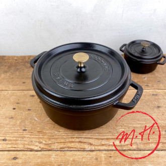 Round cast-iron casserole Matte black
