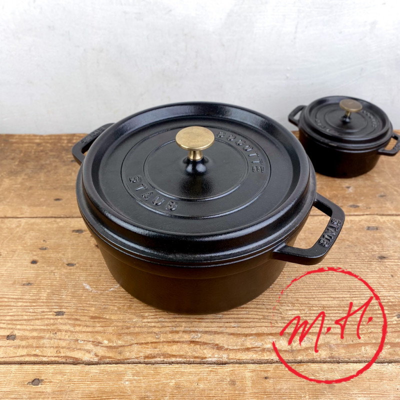 Round cast-iron casserole Matte black
