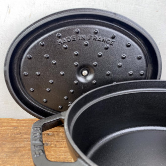 Cocotte en fonte ovale noire mate