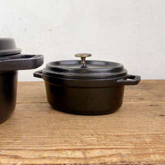 Cocotte en fonte ovale noire mate