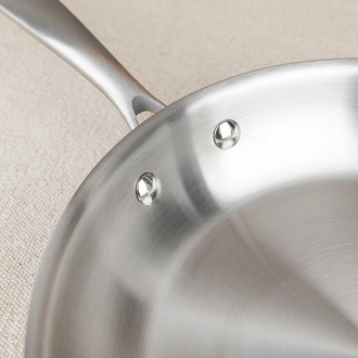 détails poele multi couches inox