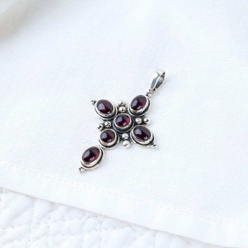 Pendentif croix grenats sur argent