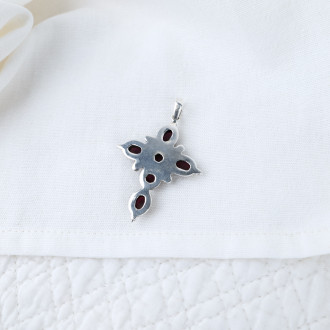 Pendentif croix grenats sur argent