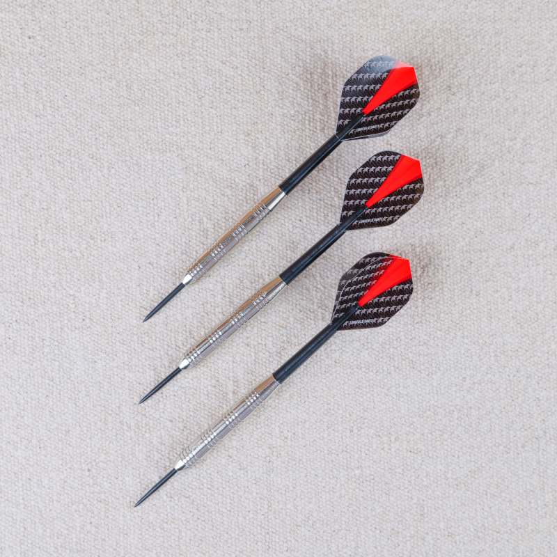 Set of 3 24 g red darts with case