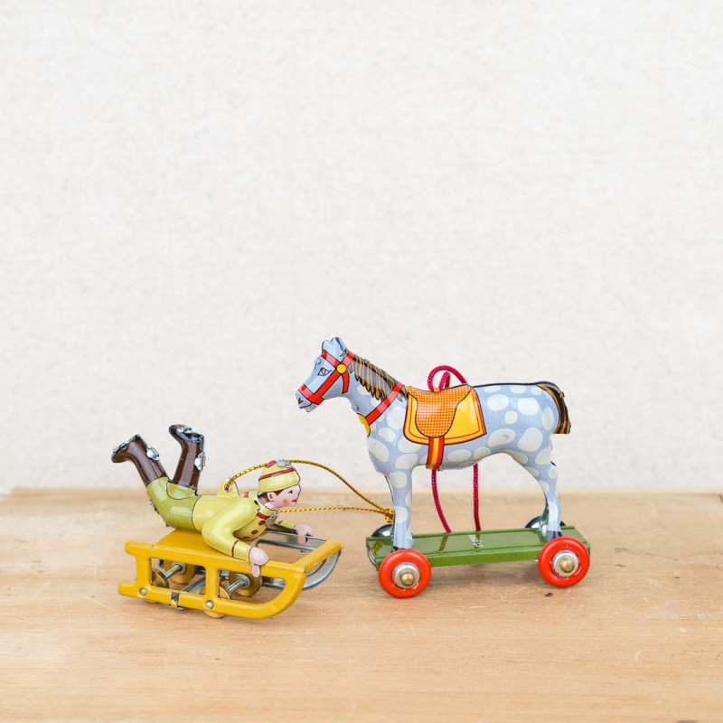 Metal hanging decoration