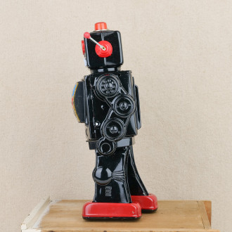 Antique mechanical robot