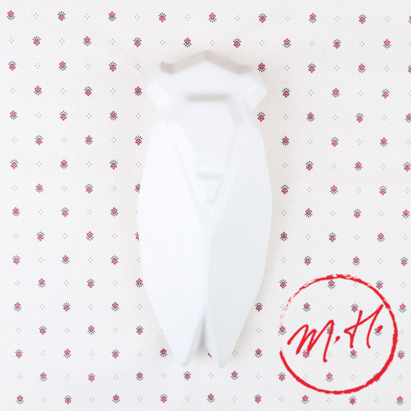 White ceramic cicada 22cm
