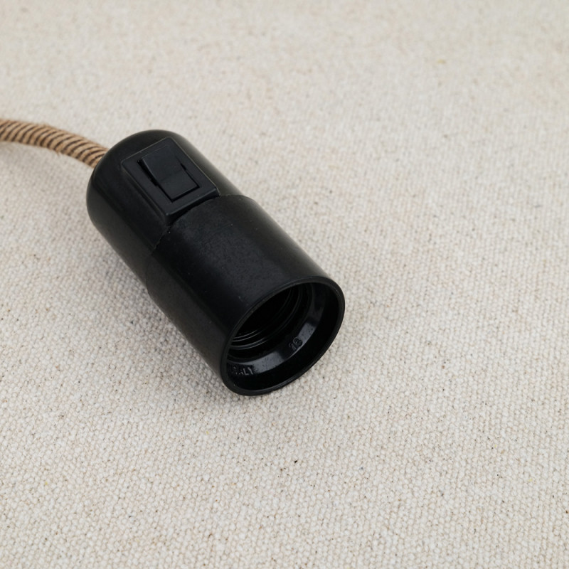 E27 lampholder with black switch