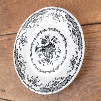 Wall-mounted plate rack