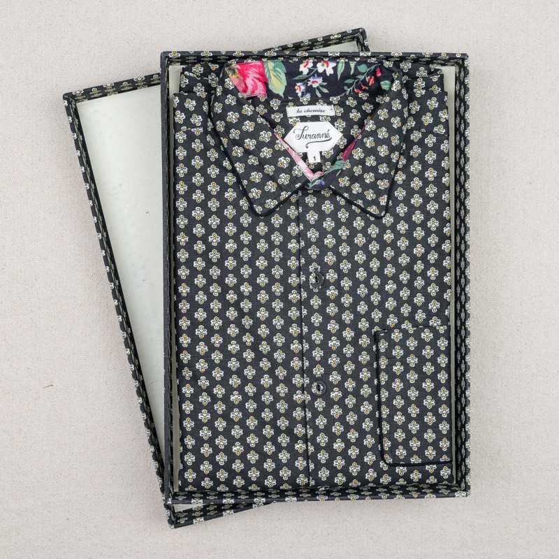 Chemise provençale à bordures fleuries