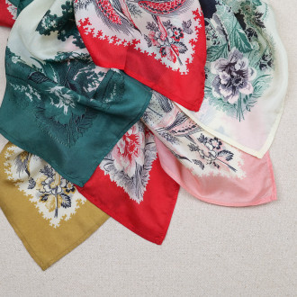 Silk square 47 x 47 cm