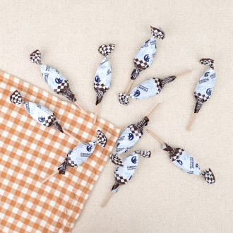 10 hot chocolate-flavored Pierrot Gourmand lollipops