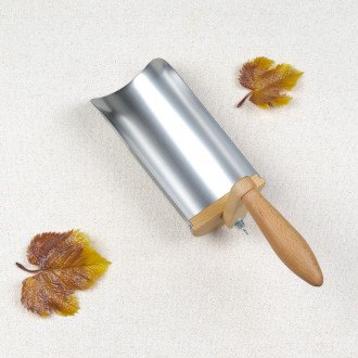 Gutter shovel with wooden handle