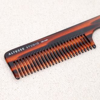 Comb with handle