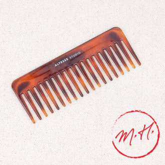 Large detangling comb