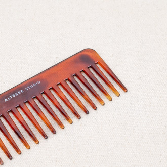 Large detangling comb