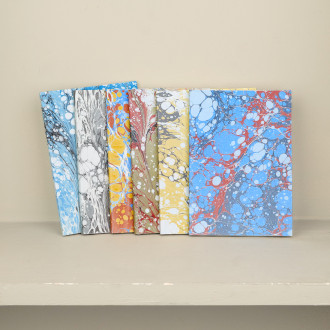 Carnet A5 en papier marbre coloré