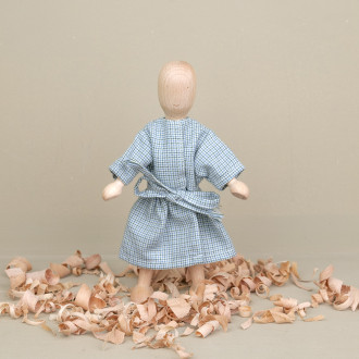 Poupées en bois avec robe