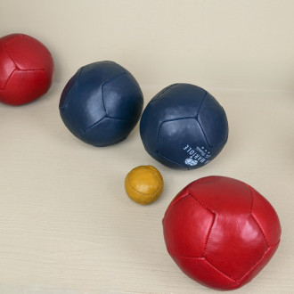Boules de pétanque en cuir rouge bleu
