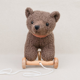 Ourson à tirer sur roulettes