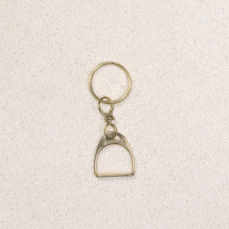 Varnished brass stirrup key ring