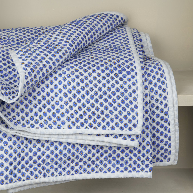 Blue daisy quilted bedspread