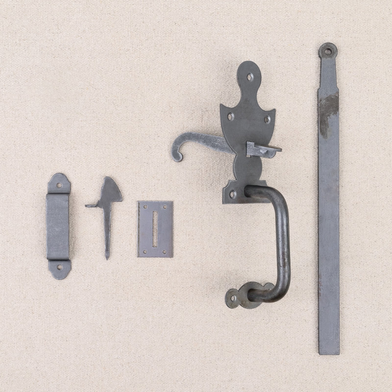 Loquet poucier en métal brut