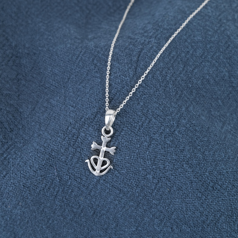 Collier croix de Camargue en argent
